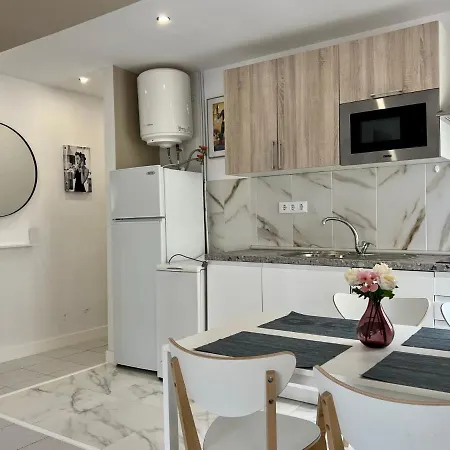 Center Apartment *